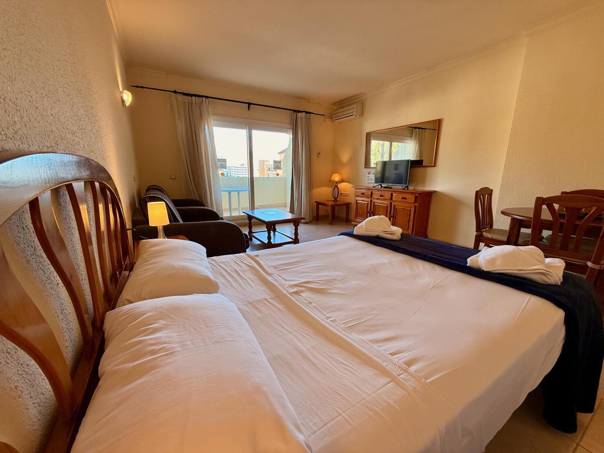 Kingfisher Apartments Benal Beach 贝纳尔马德纳 外观 照片