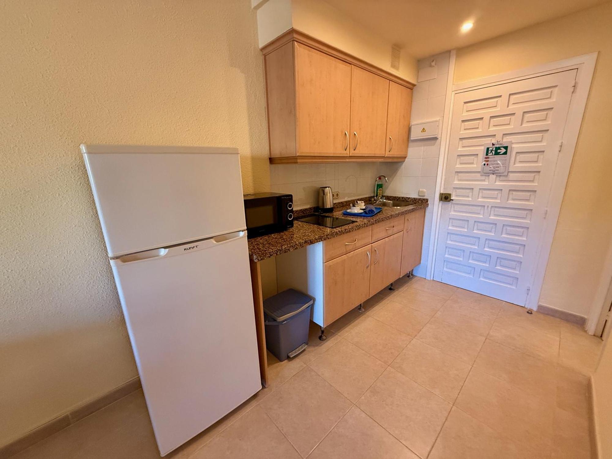 Kingfisher Apartments Benal Beach 贝纳尔马德纳 外观 照片