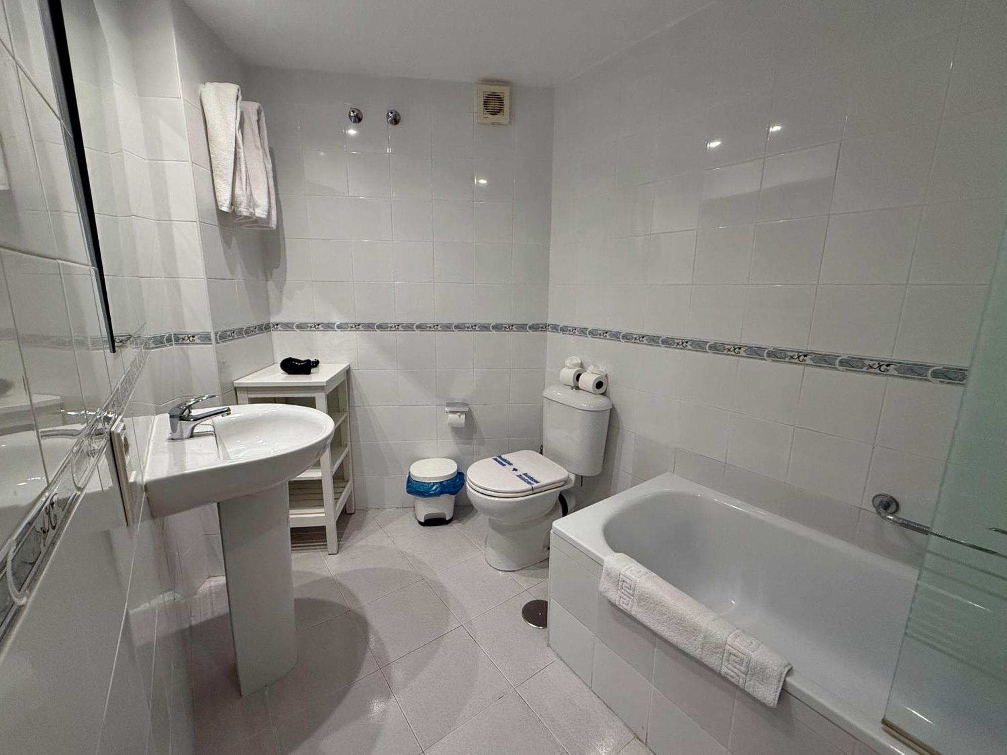 Kingfisher Apartments Benal Beach 贝纳尔马德纳 外观 照片